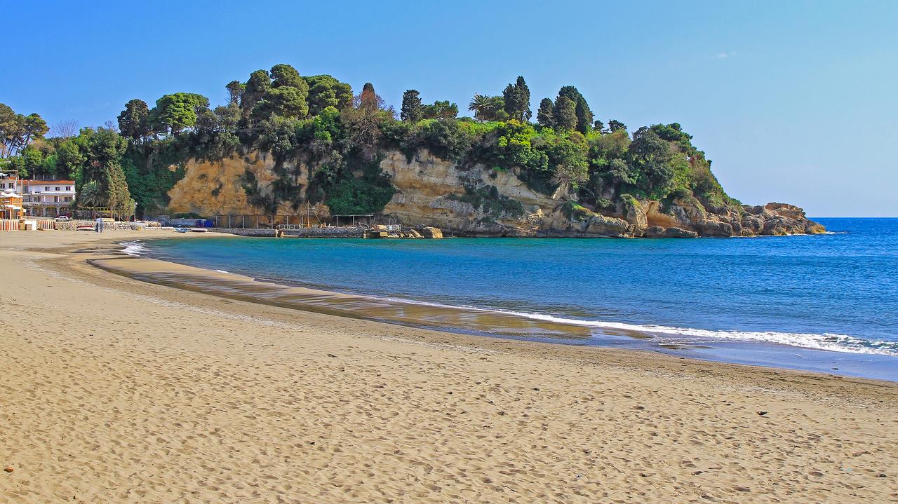 Abu Zabi przejmuje jedną z najdłuższych plaż w Europie 