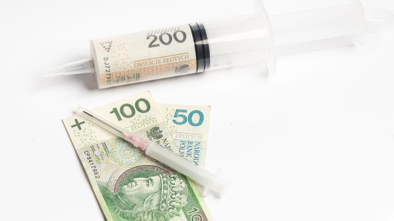 Nożyce NFZ ostre, choć cięcia mniejsze. "Nikt nie obawia się o długoterminowe skutki"