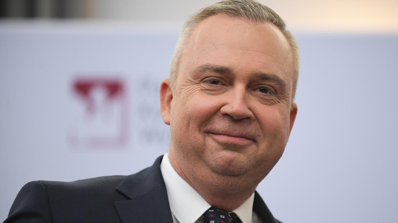 Он был единственным, кто воздержался при голосовании по вопросу взноса на медицинское страхование. «Ему придется искать другие группы»