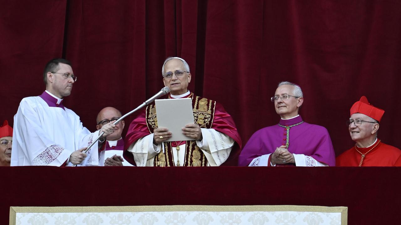 Dlaczego nowy papież przemówił po włosku i hiszpańsku, ale nie po angielsku?