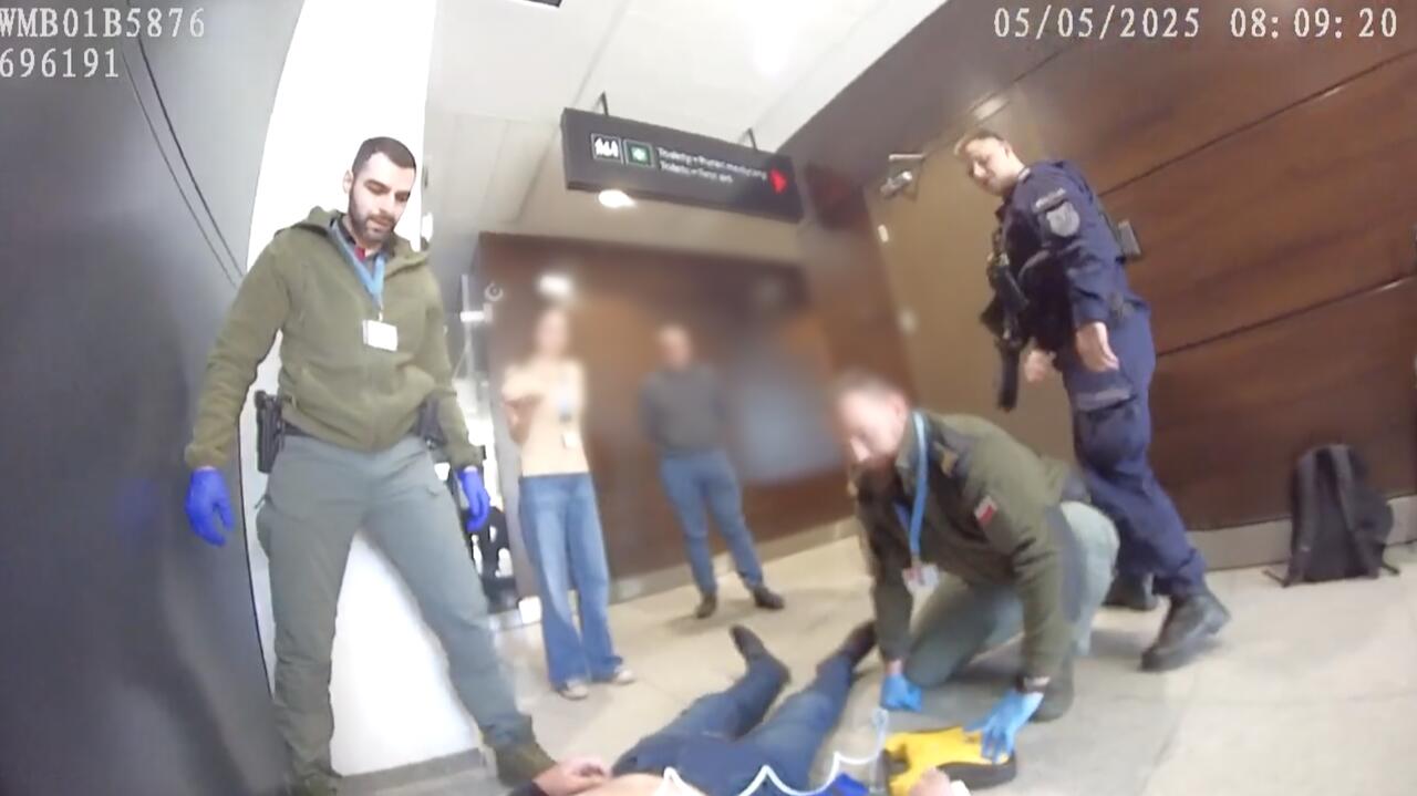 66-latek stracił przytomność na lotnisku. Nagranie z akcji ratunkowej