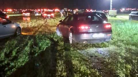 Antidotum Air Show w Lesznie odwołane z powodu ulewy. Tysiące samochodów utknęło w błocie