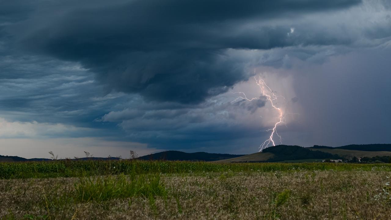 Gdzie jest burza? Grzmi i mocno pada w części kraju