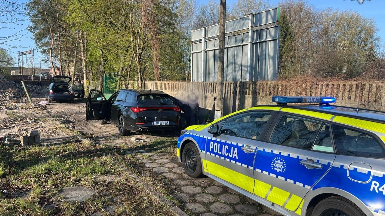 Podczas ucieczki rozbił auto. Był poszukiwany, ma dwa zakazy prowadzenia