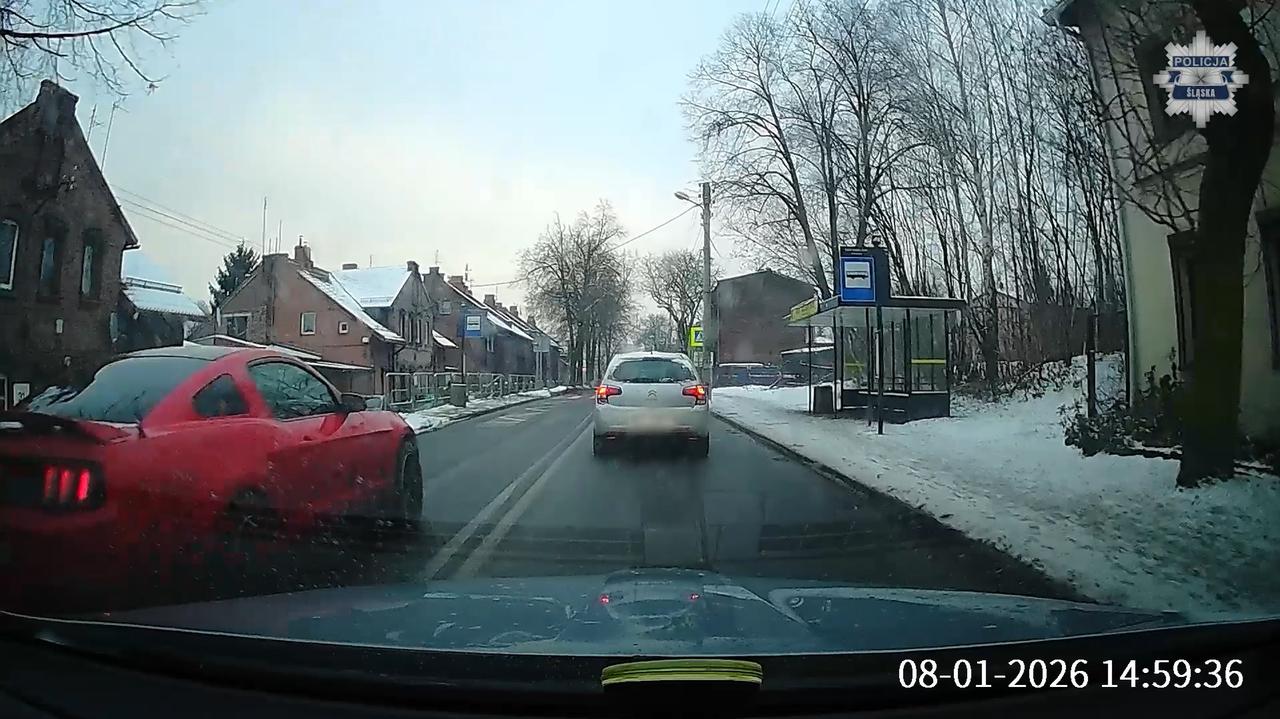 Wyprzedzał na przejściu dla pieszych. Nagranie ku przestrodze