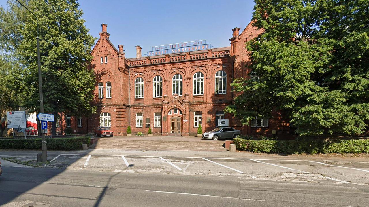 Najpierw miała pożyczać pieniądze od uczniów, później zlecić pobicie jednego z nich