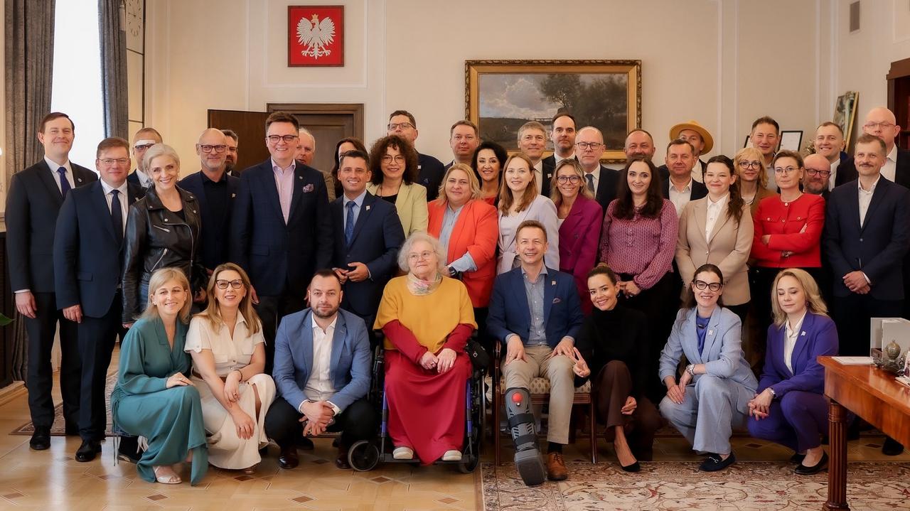 Tłumaczenia Polski 2050 z 