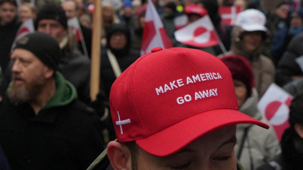 Czapki w stylu MAGA hitem w Danii