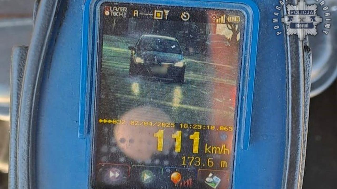 Przejście dla pieszych, gęsta zabudowa i 18-latek pędzący 111 kilometrów na godzinę