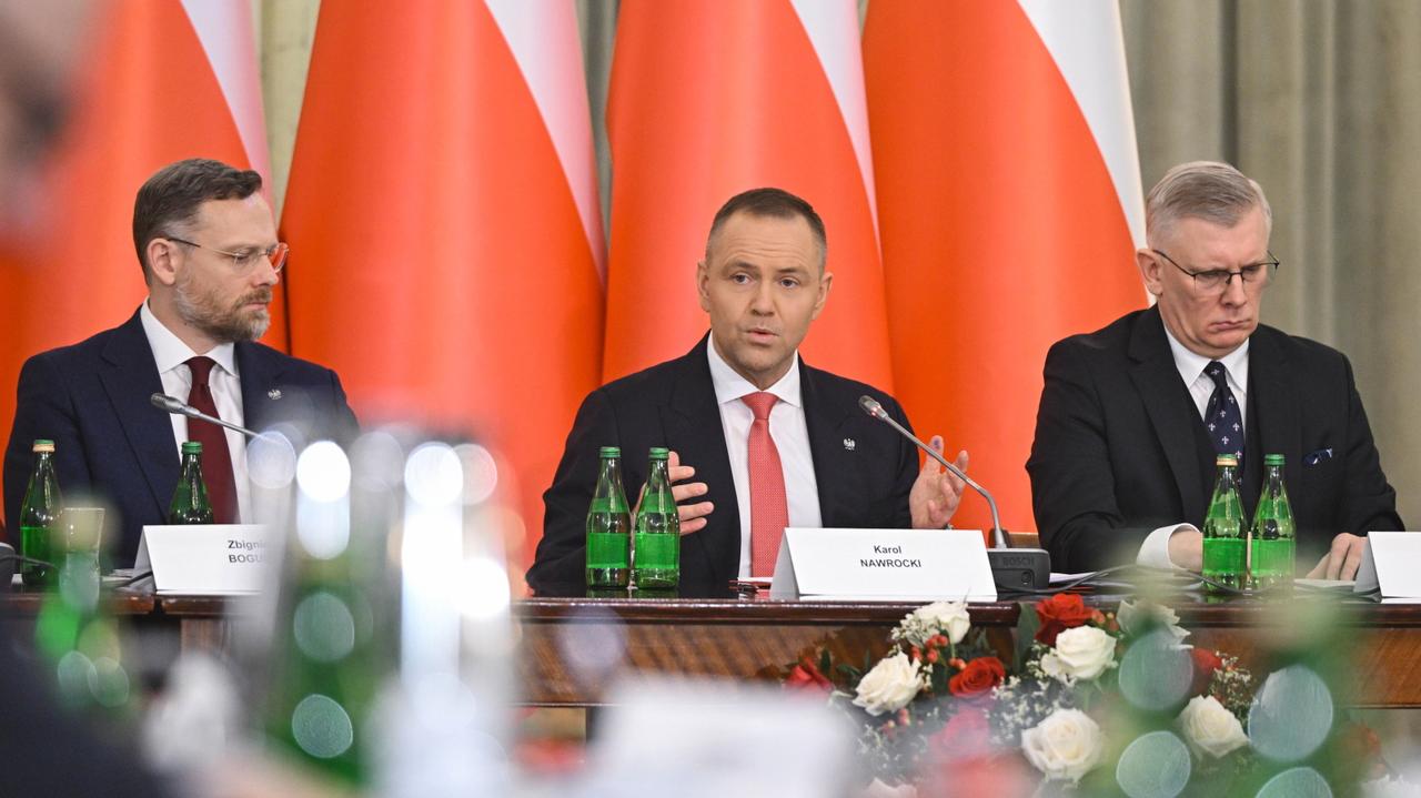 Usiądzie przy stole z Putinem? Prezydentowi się "nie spieszy", ale "jest gotowy"