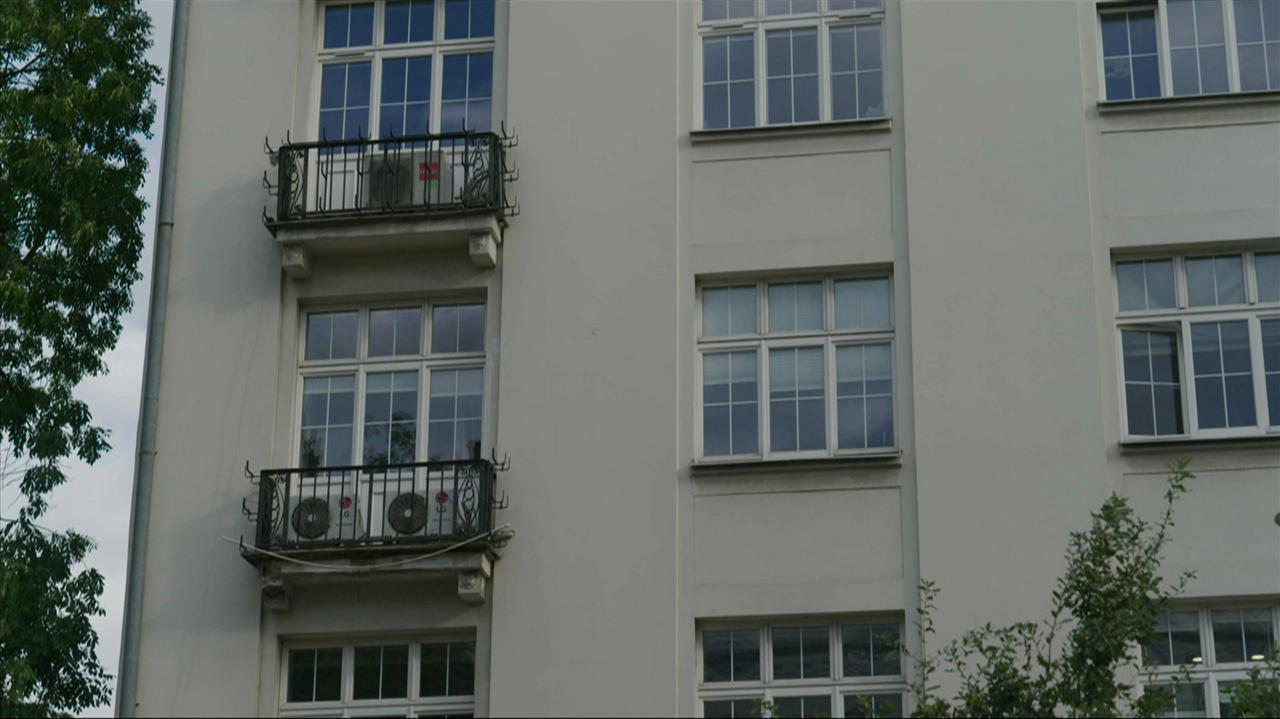 "Lukratywny biznes" w warszawskiej kamienicy. "Pieniądze płyną do kancelarii Putina"