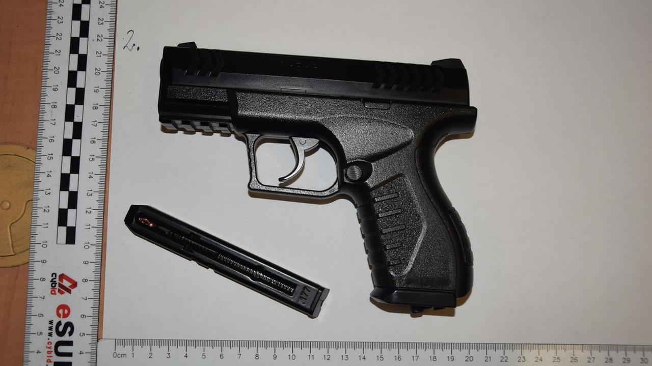 Zgłosił, iż mężczyzna z maczetą i bronią grozi mu śmiercią