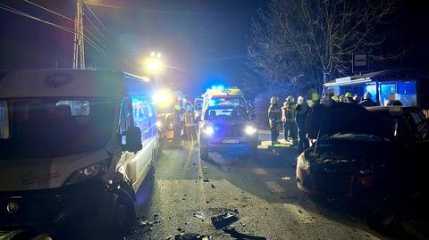 Wjechał w przystanek przy kościele. Ranne cztery osoby, kierowca pijany