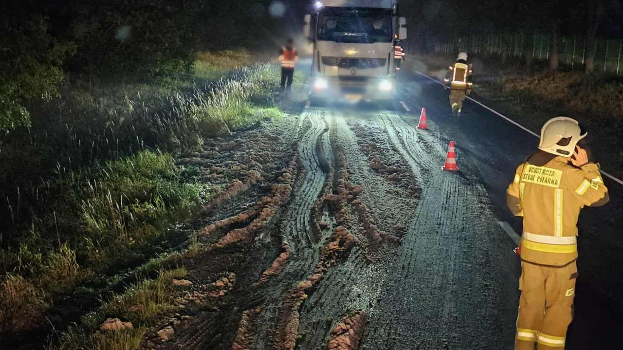 Pulpa ziemniaczana na drodze krajowej. Wstrzymali ruch