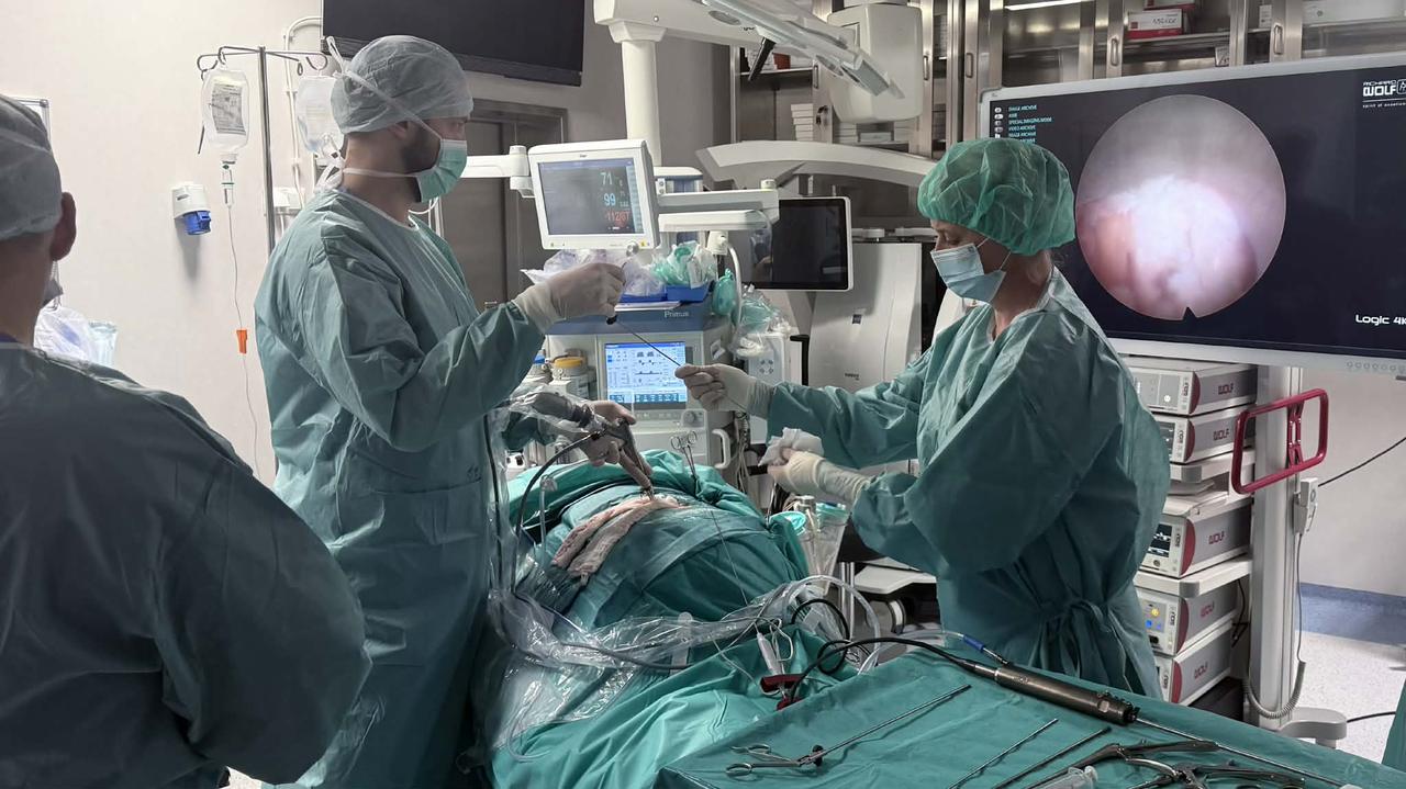 "Ból był nie do wytrzymania". Mikrocięcie zamiast skalpela