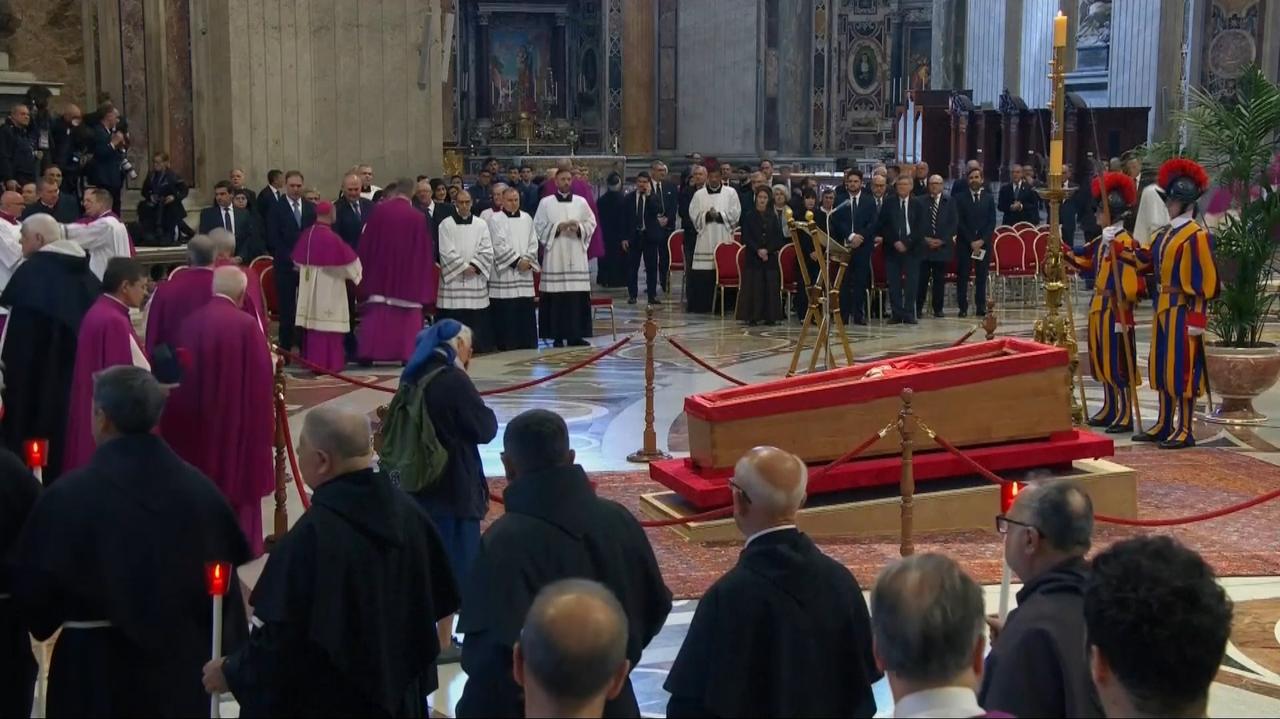 Siostra złamała zasady przy trumnie Franciszka. Nie mogła powstrzymać łez