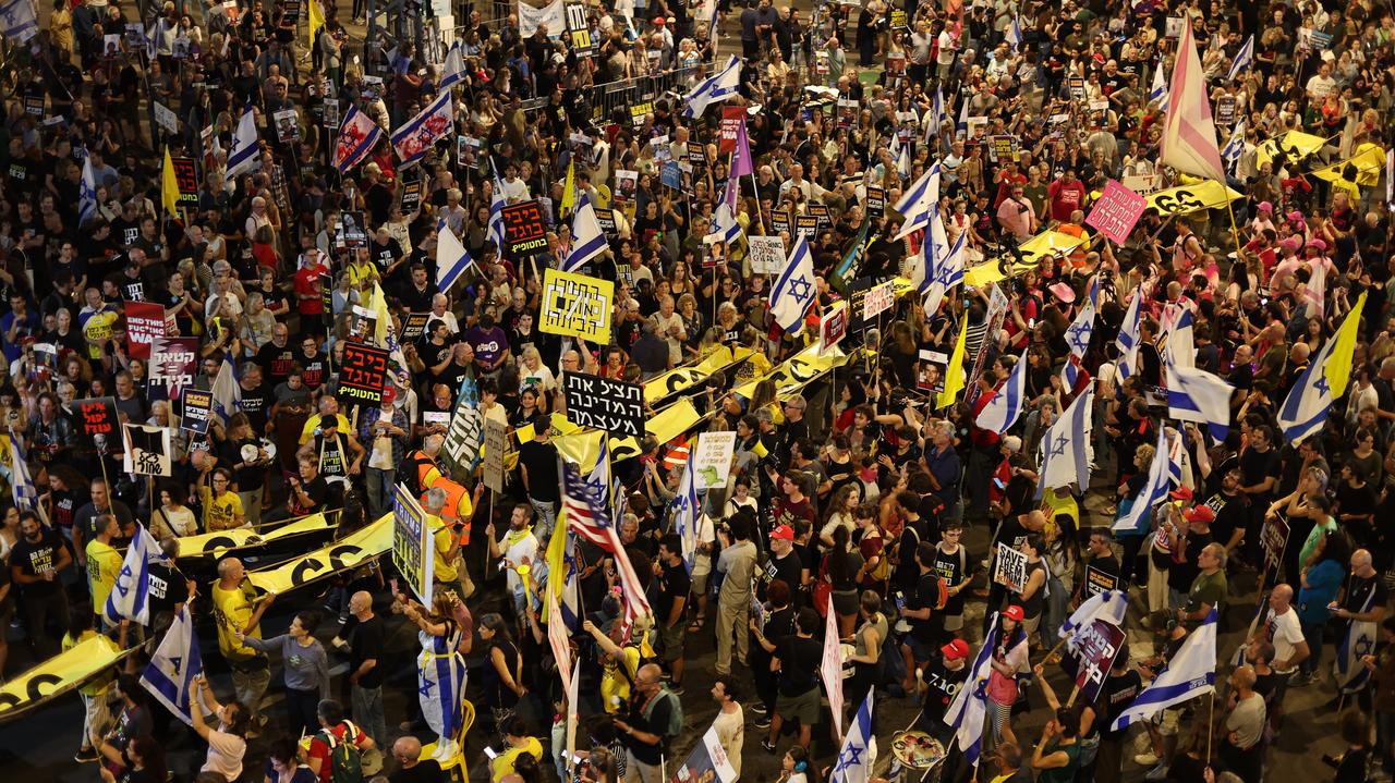 Thousands of people on the streets of Tel Aviv. They had 2  demands