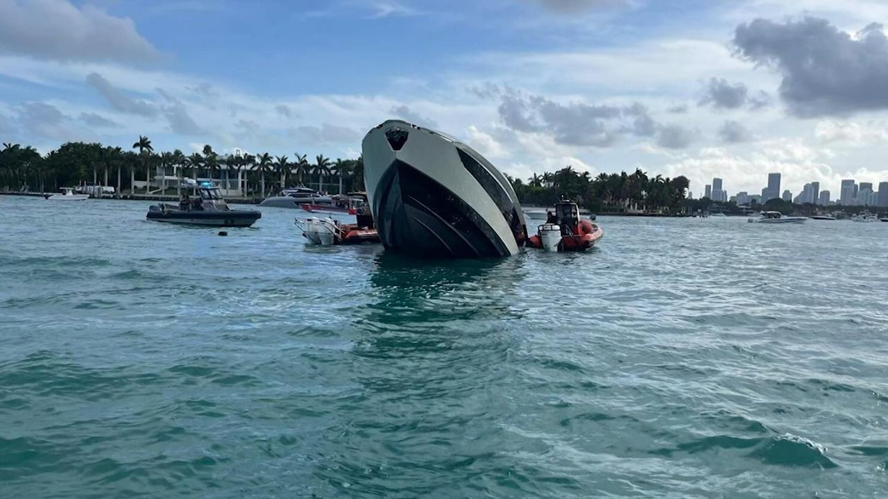 Luksusowa motorówka zaczęła tonąć. Stanęła niemal pionowo