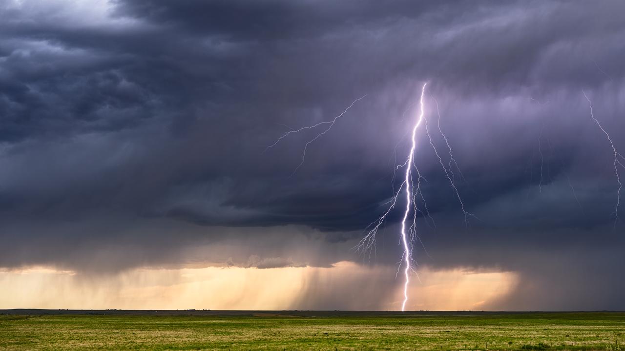 Niebezpieczna aura w części kraju. IMGW ostrzega