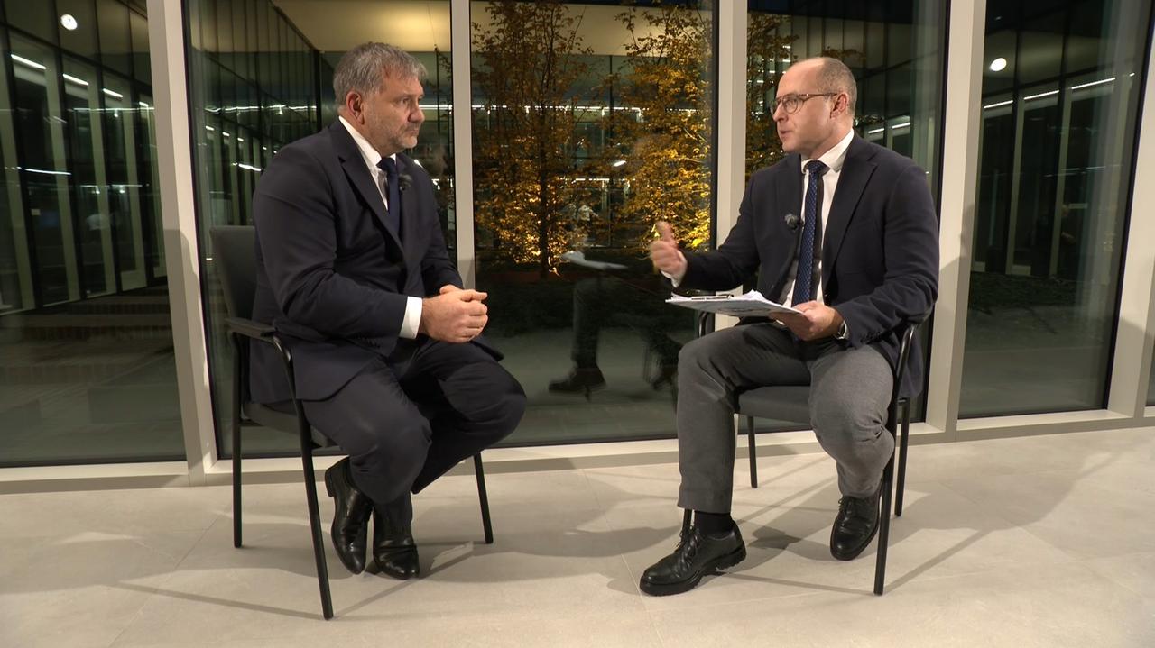 Żurek o słowach Nawrockiego: chyba sala gimnastyczna bardziej mu pasuje niż rozmowa o konstytucji