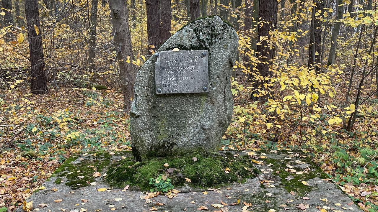 Zginęły cztery przypadkowe osoby, ubek i milicjant. Pomnik do usunięcia?