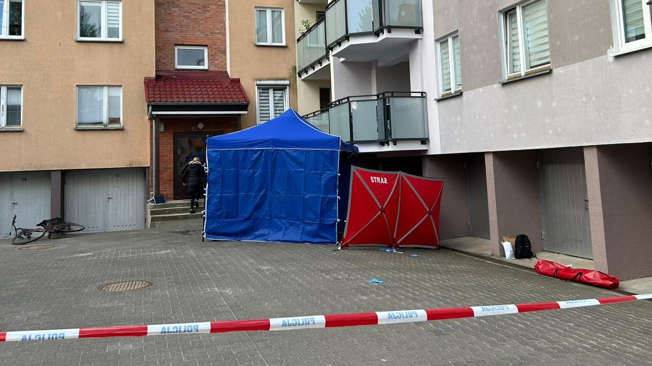 Szła do pracy, gdy zaatakował ją były mąż. Usłyszy zarzut zabójstwa