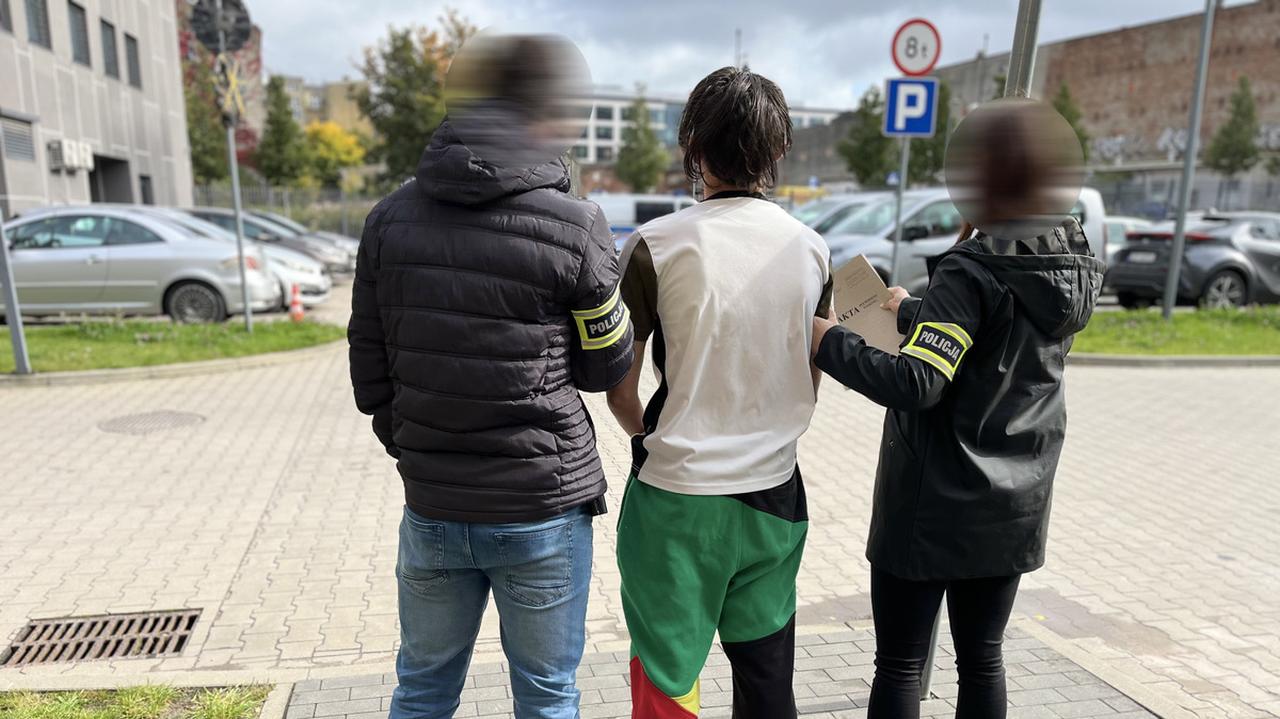 Nożem uderzał w klatkę piersiową, głowę i bark. Poszło o kobietę