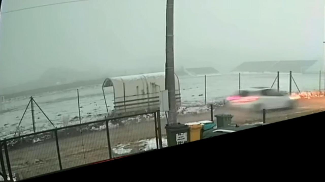 Nagle zawróciła i zaczęła uciekać. Była pijana, wiozła dziecko