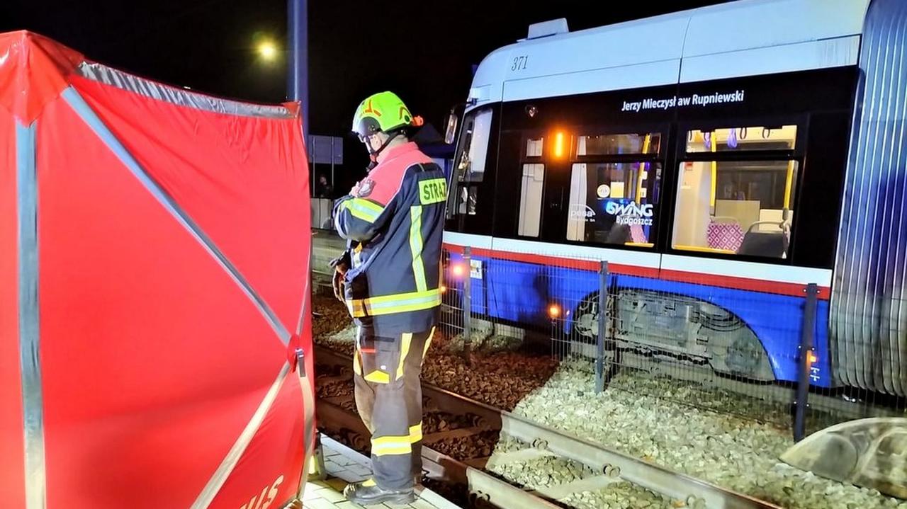 Leżał na torach tramwajowych, zginął na miejscu