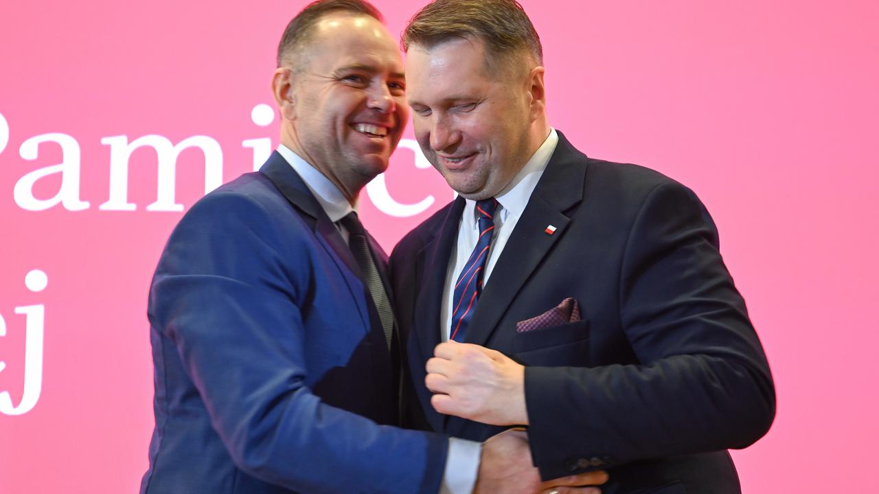 "Simple arithmetic", but complicated explanations. What does Nawrocki say about 120 thousand, and what does Czarnek say?