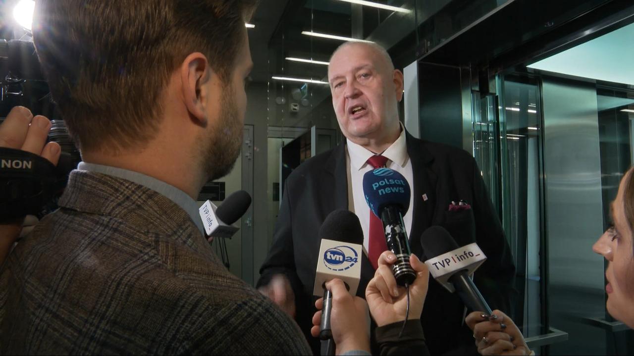 Miał otrzymać materiały pozyskane Pegasusem i objęte tajemnicą. Pytania do Święczkowskiego