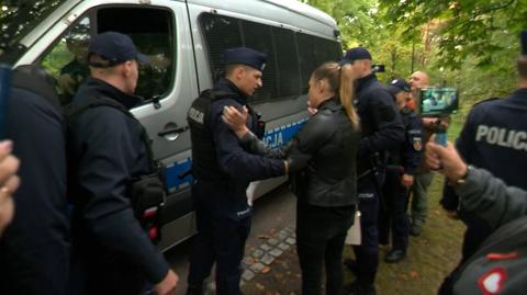 Interwencja policji wobec Kingi Gajewskiej. Reporter TVN24 o przebiegu sytuacji 