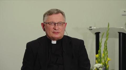 Biskup Zadarko: wrzucenie wszystkich do jednego worka zniechęca w ogóle do pomagania