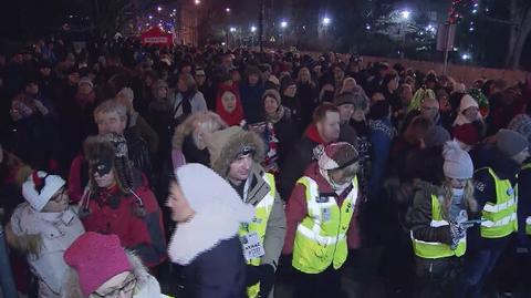 Kilkaset osób przed Sejmem. Wspierali protestujących posłów
