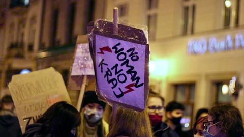 Premier: proszę wszystkich, którzy nadal chcą protestować, by robili to w internecie