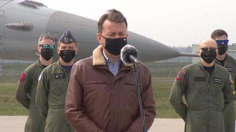 Mariusz Błaszczak po spotkaniu z pilotami, którzy odbyli w USA szkolenie symulatorowe na F-35 (nagranie z kwietnia 2021)