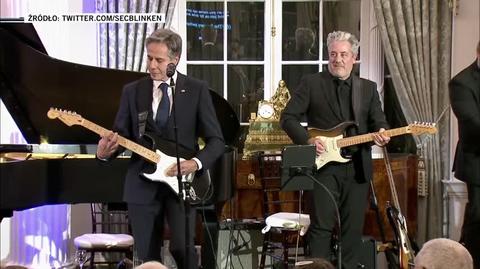 Antony Blinken chwycił za gitarę podczas uroczystości w Departamencie Stanu