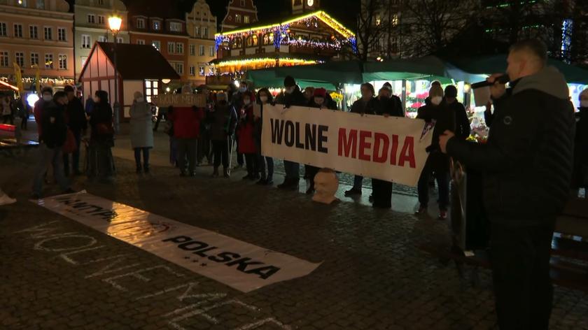 Spontaniczne protesty w reakcji na przyjęcie lex TVN