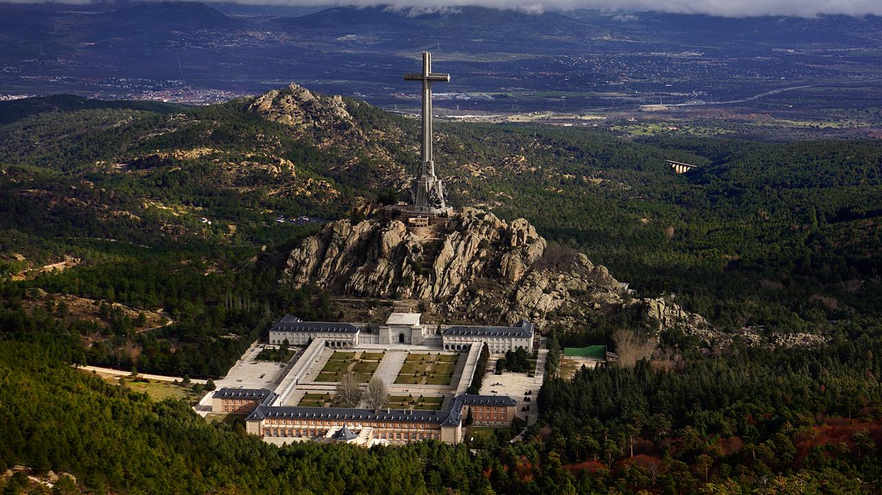 España.  Exhumación del líder de la falange fascista.  La cremación quedará a criterio de la familia de Primo de Rivera