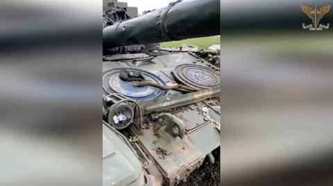 Rosjanie wzmacniają czołgi skradzionymi włazami kanalizacyjnymi
