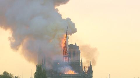 Zawaliła się iglica katedry Notre Dame. Nagranie świadka
