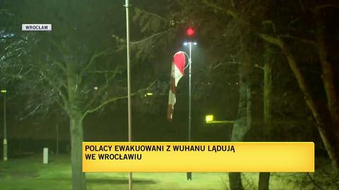 Samolot z Polakami z Wuhan wylądował we Wrocławiu 