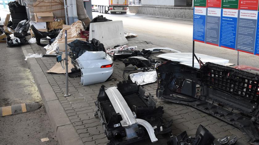 Na granicy w Korczowej straż graniczna przechwyciła kolejne części ze skradzionych luksusowych aut