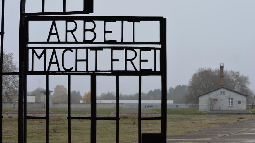 Były niemiecki obóz koncentracyjny Sachsenhausen (wideo archiwalne z kwietnia 2015 roku)