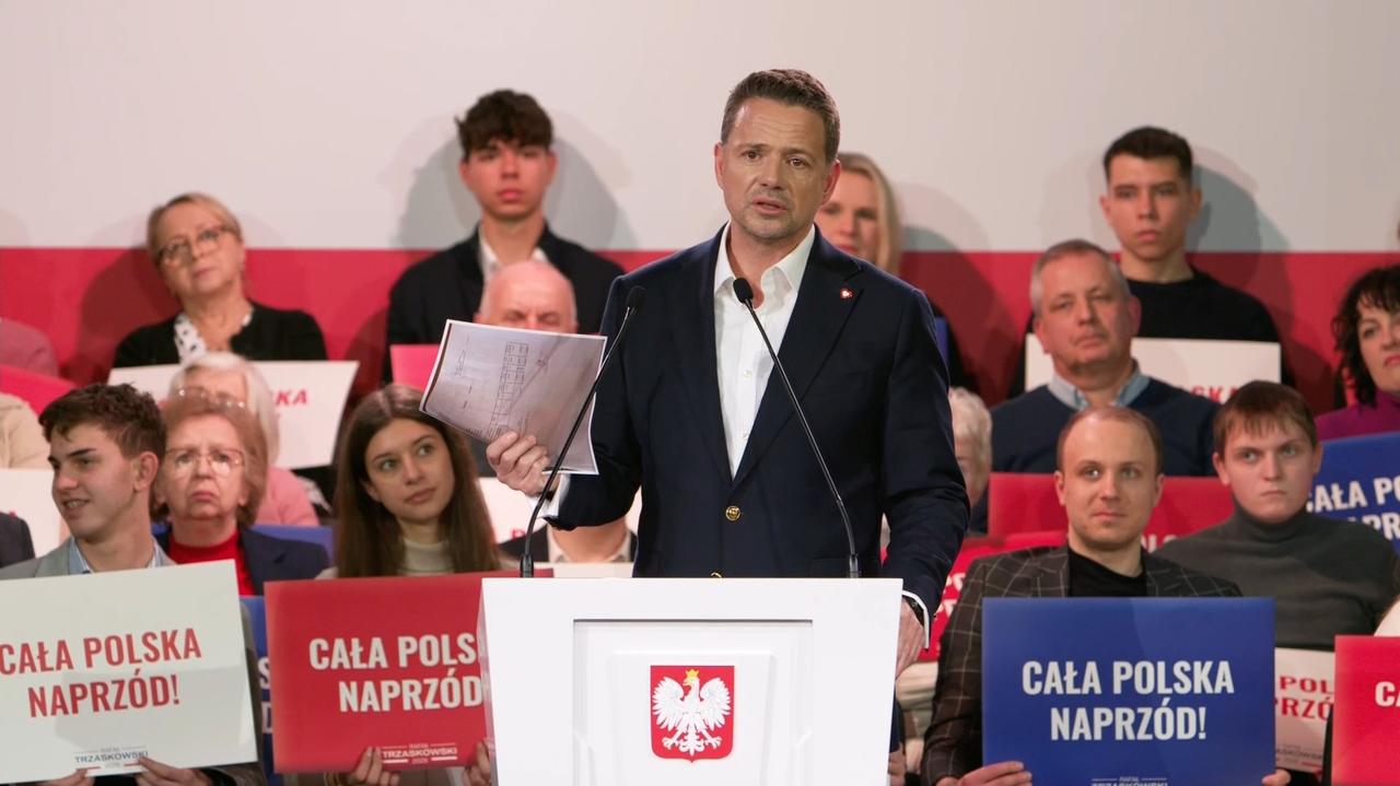 Trzaskowski pokazuje fakturę za salę dla Nawrockiego. 