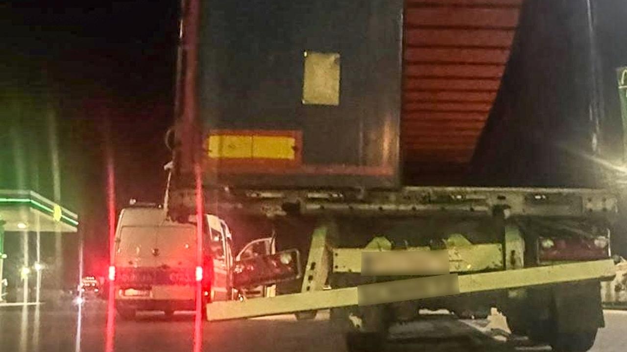 Ciężarówka-rupieć na ulicach. "Na szczęście bez załadunku"