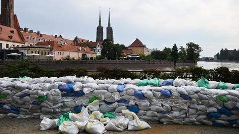 Wał przy moście 4 czerwca w Brzegu Dolnym zaczął przeciekać. Relacja Wojciecha Skrzypka