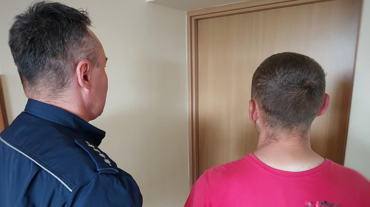 Ukradł puszkę z datkami na chore dzieci. Ukrył się u rodziny