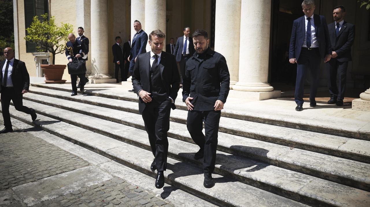 Macron: wzmocnimy presję na Moskwę