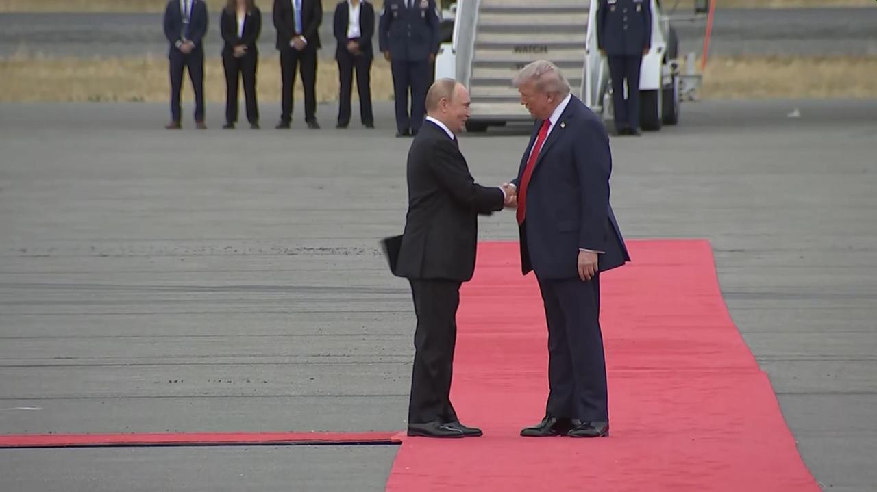 Tak wyglądało powitanie Trumpa i Putina